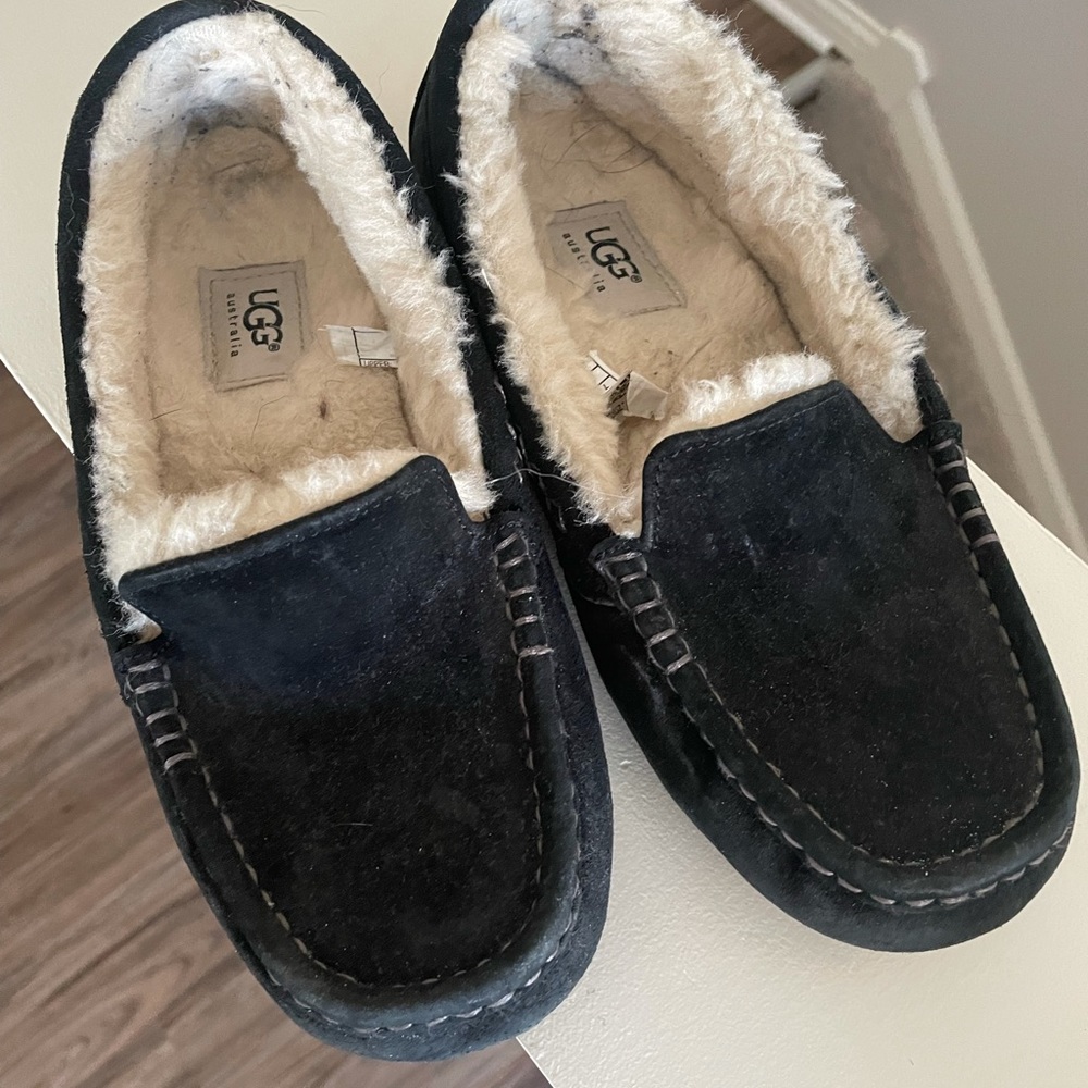 UGG MOCCASINS